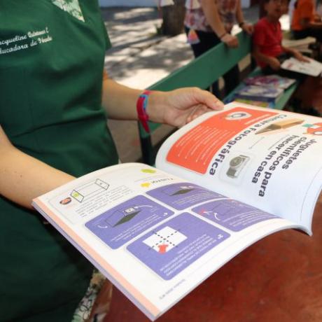 Revista Cambalache realiza donación al Colegio San Francisco de Asís para Niños Sordos