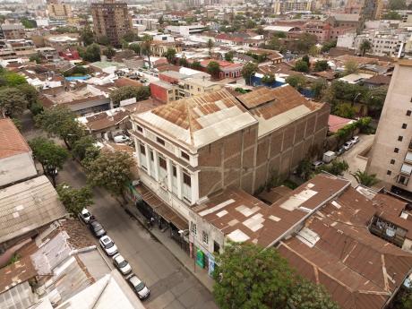 Teatro Comunitario Novedades da un paso hacia su rehabilitación gracias a proyecto Fondo VIME Estudiantil de la Escuela de Arquitectura
