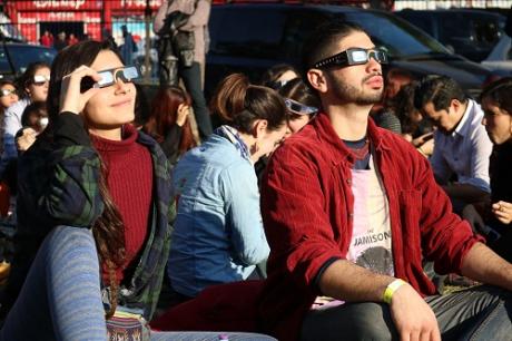 Masiva concurrencia en Fiesta Eclipse Usach: experiencia única con sello inclusivo