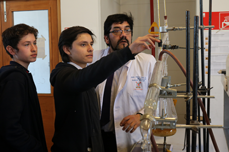 Egresado Usach será único representante latinoamericano en importante Congreso de Química en París