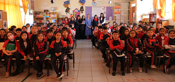 Académica Usach y autora de El Viaje del Uno realiza charla científica en colegio de El Monte