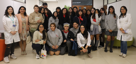 Estudiantes de 4° Medio del área textil visitan al laboratorio especializado Lictex Usach