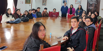 Estudiantes de Administración Pública Usach reciben charla formativa de la Municipalidad de Quinta Normal