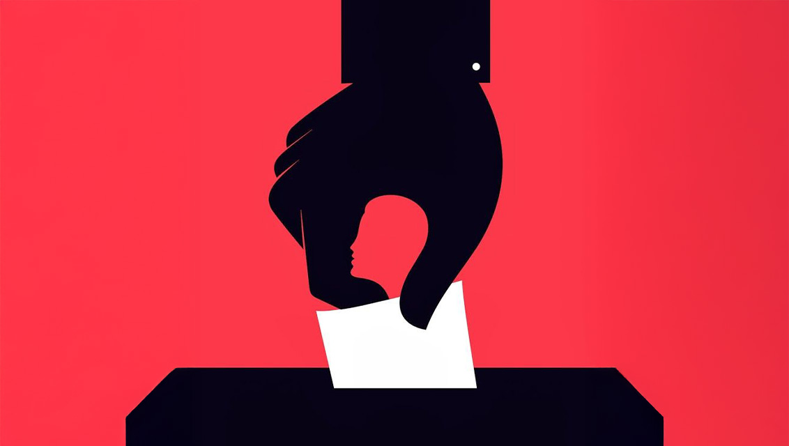 Mano en urna electoral 