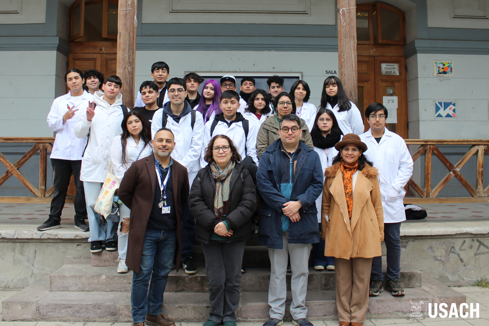 Delegación Usach en el Liceo de Aplicación.