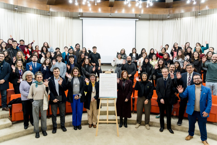 Fotografía grupal de la ceremonia de adjudicación.