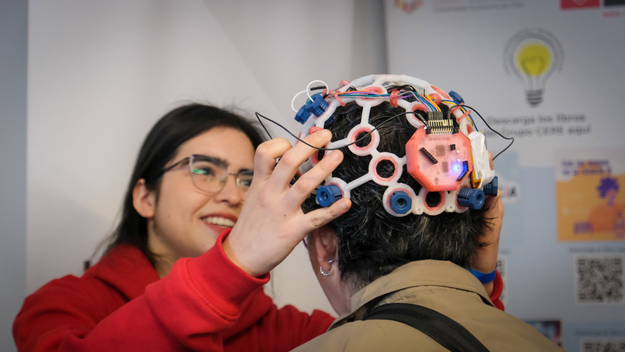 mujer con cerebro