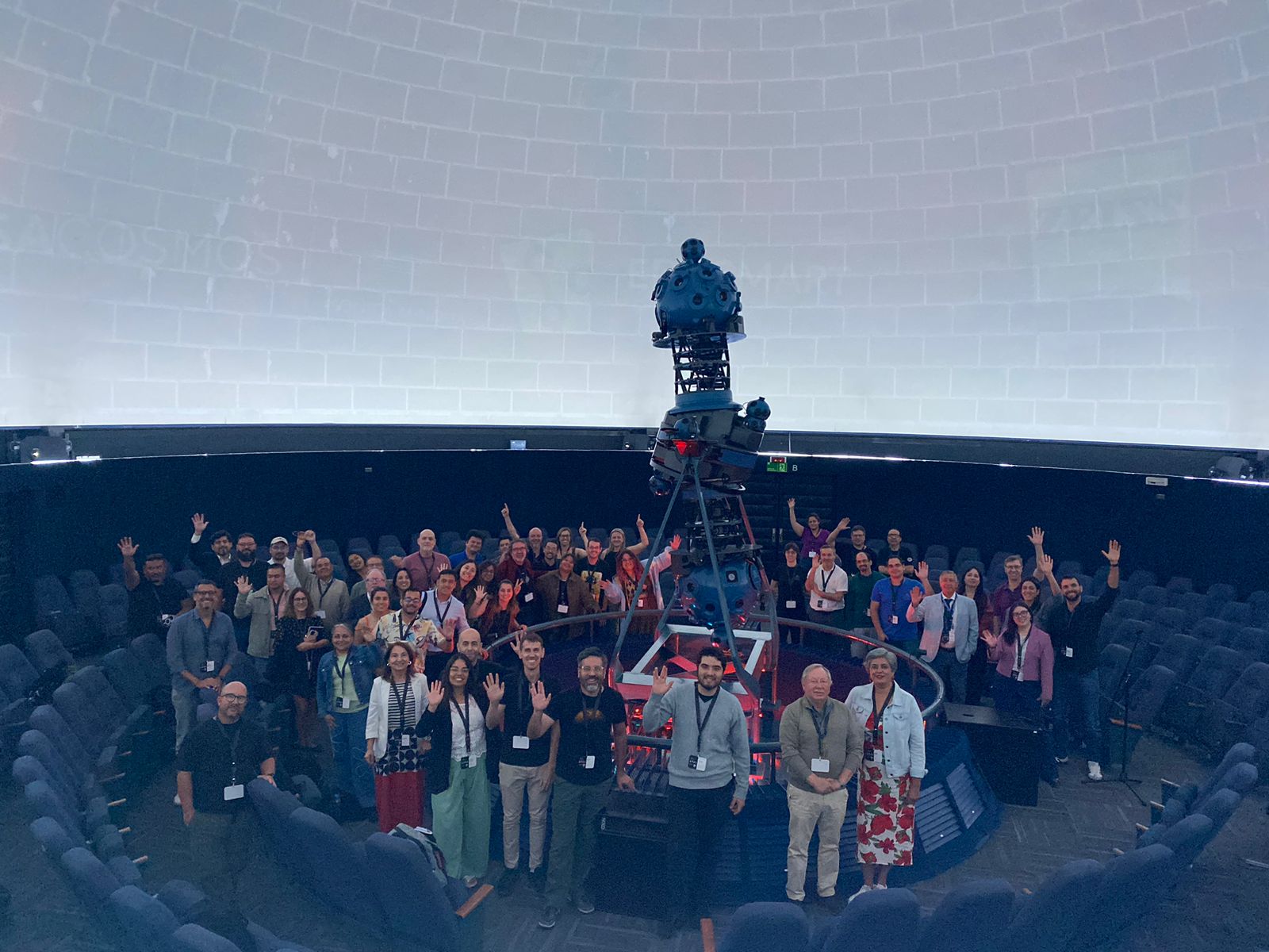 Personas en el Planetario