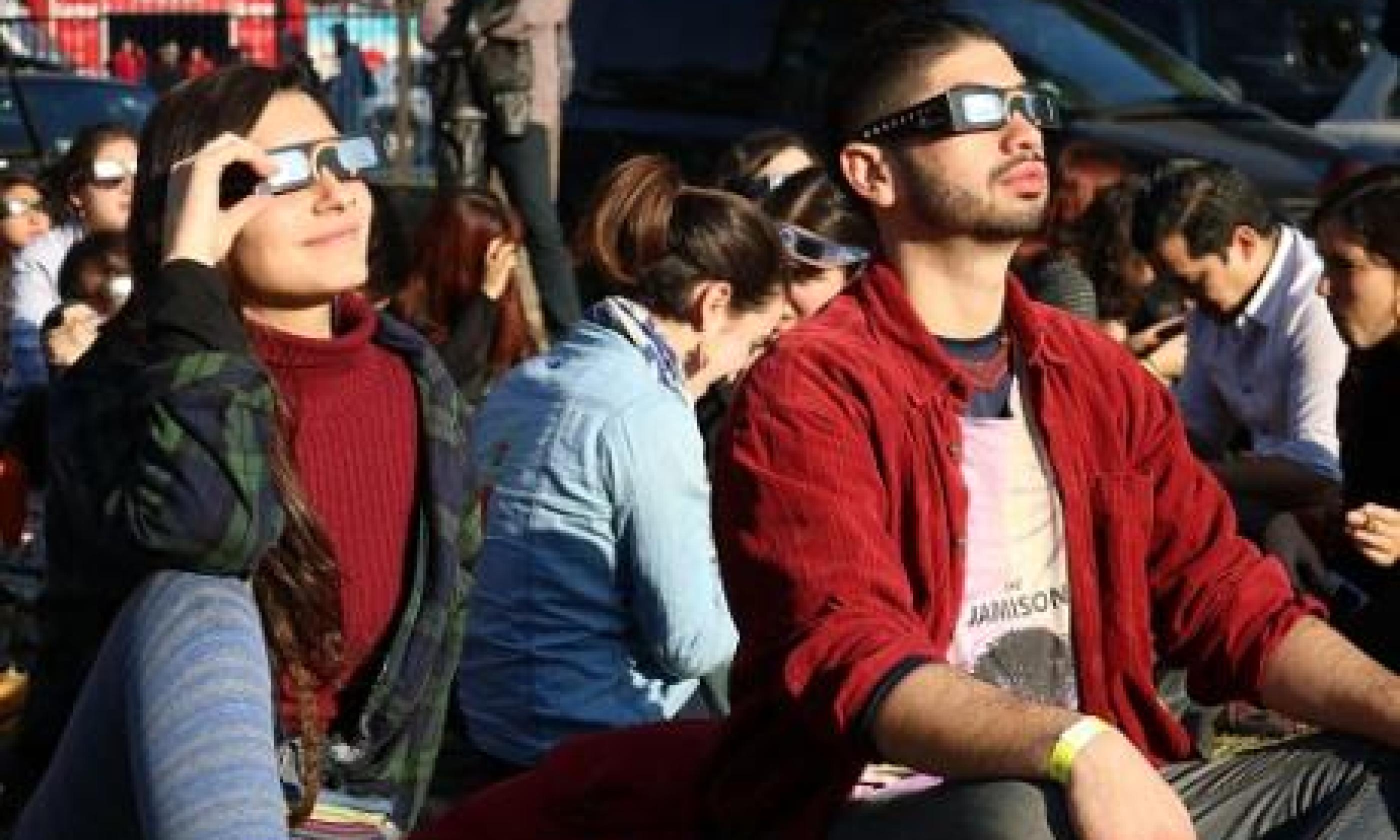 Masiva concurrencia en Fiesta Eclipse Usach: experiencia única con sello inclusivo