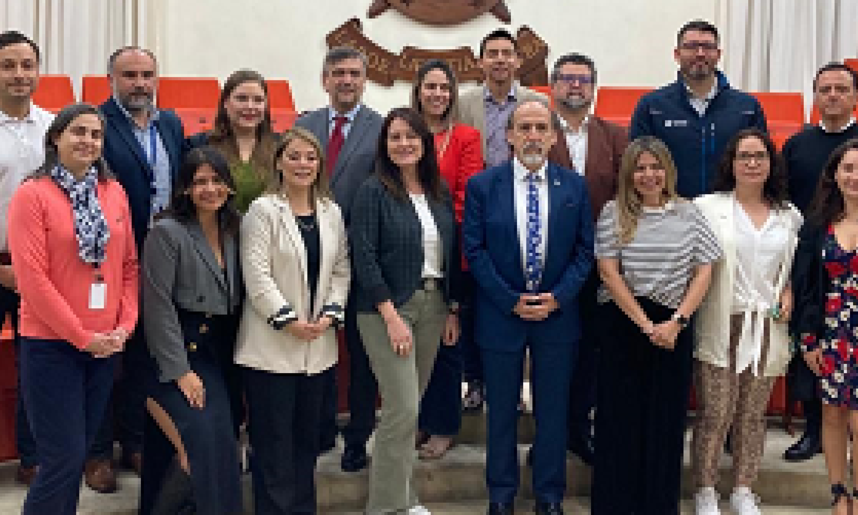 Rector se reunió con grupo de egresadas (os) que se destacan en el mundo de la industria y el servicio público