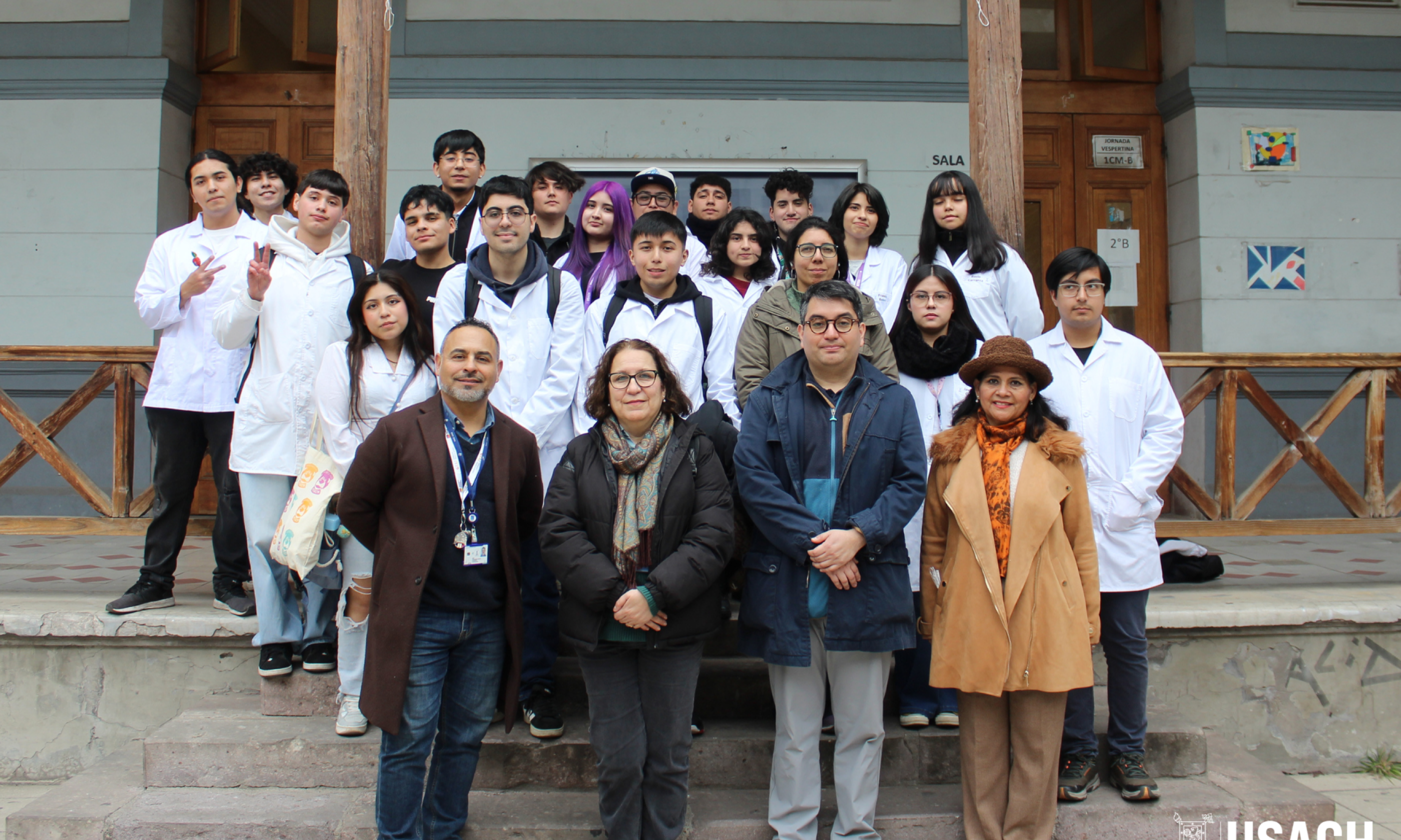 Delegación Usach en el Liceo de Aplicación.