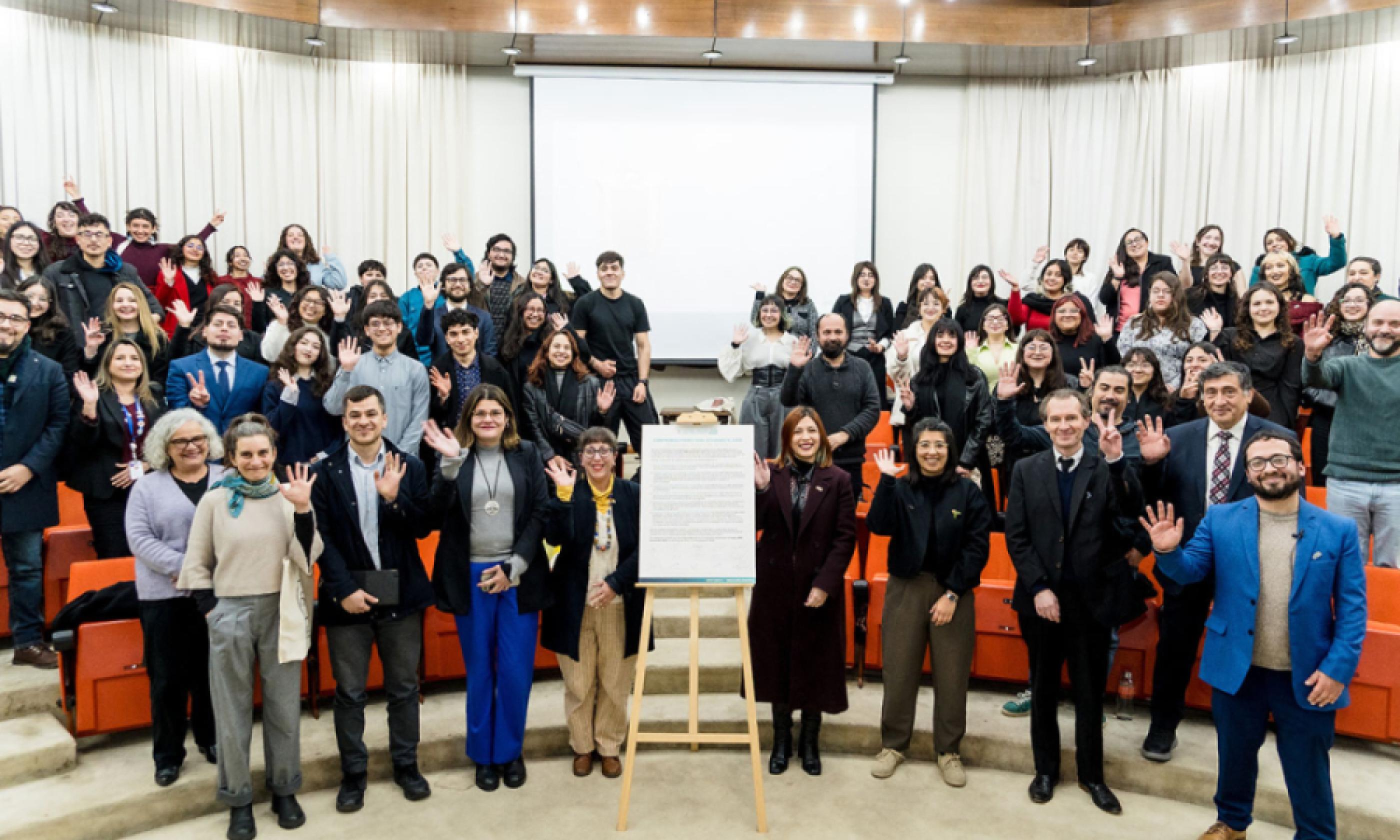 Fotografía grupal de la ceremonia de adjudicación.